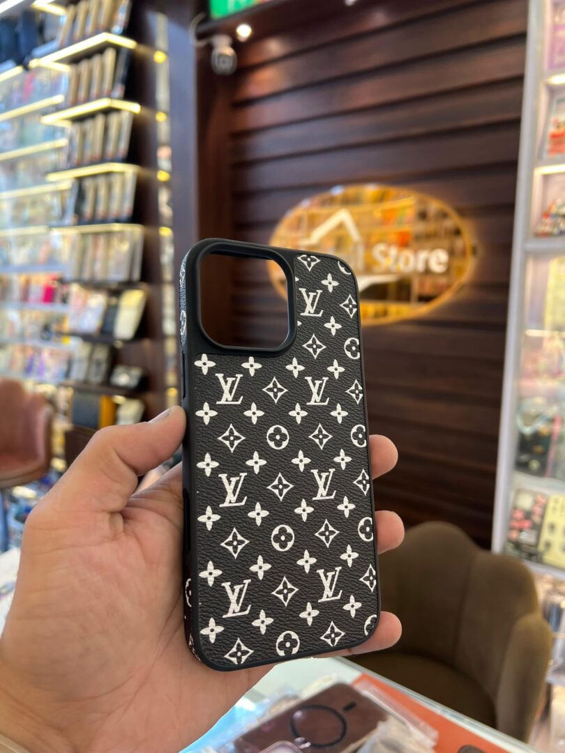 L.V (Black & white ) case