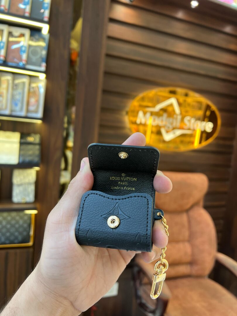 Black leather embossed print AirPod case - Image 3