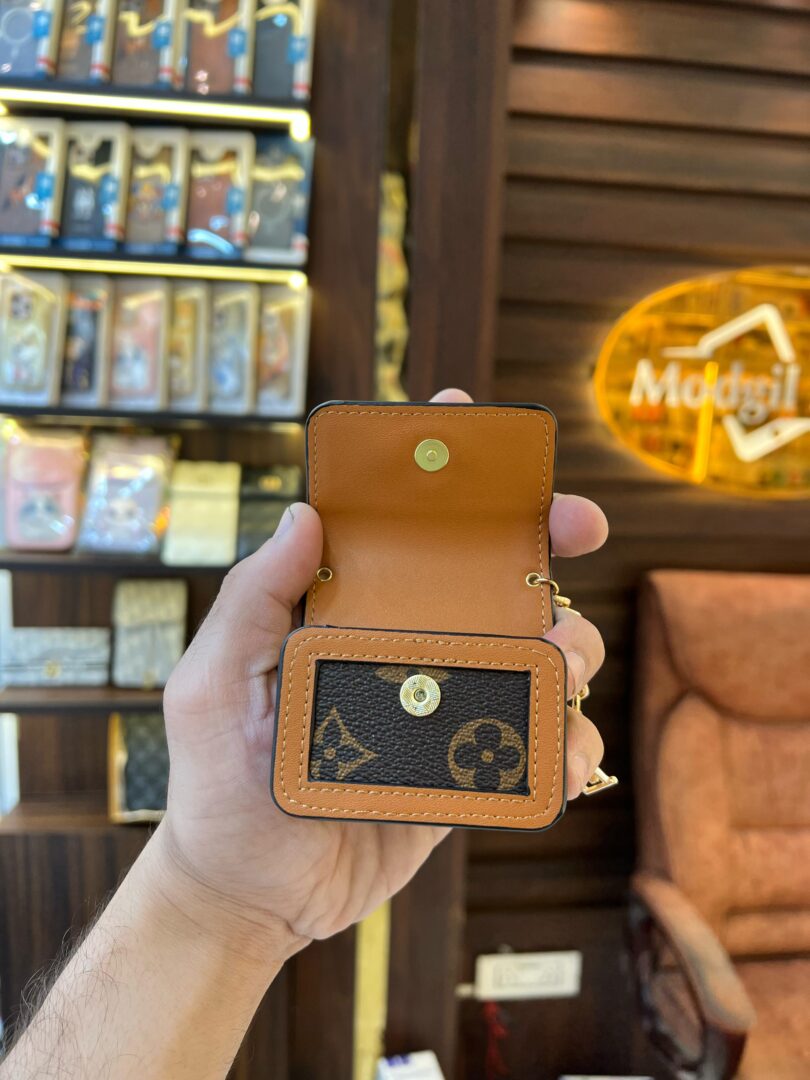 Brown Airpods case - Image 3