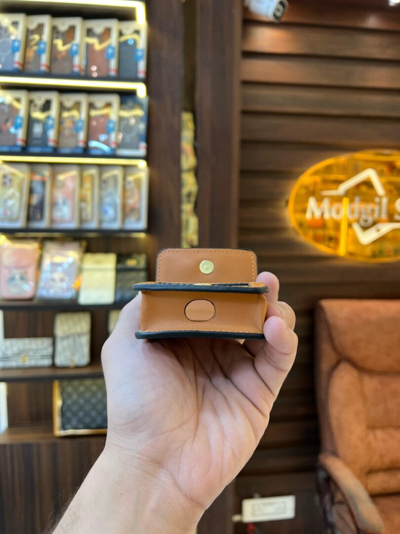 Brown Airpods case - Image 4