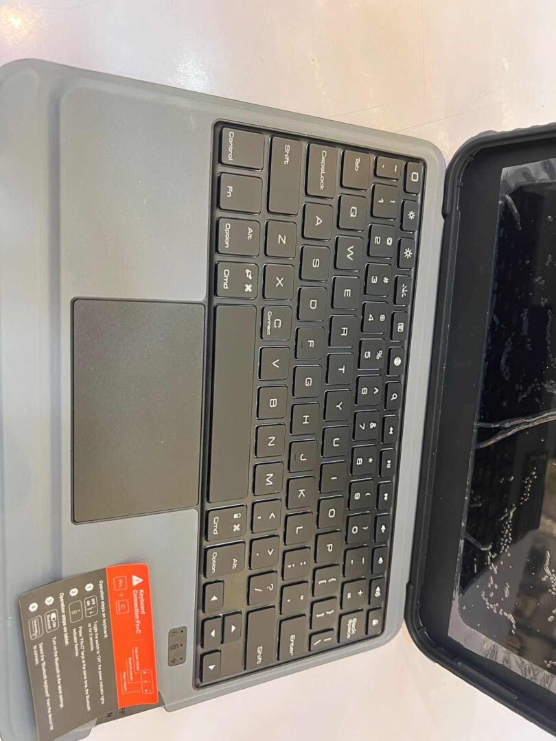 Armour case with keyboard - Image 4