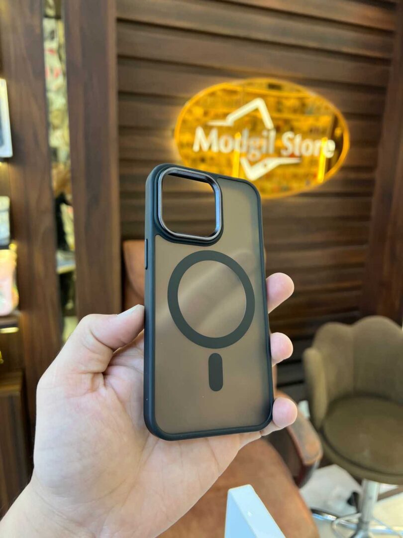 Mag-safe case with camera protector