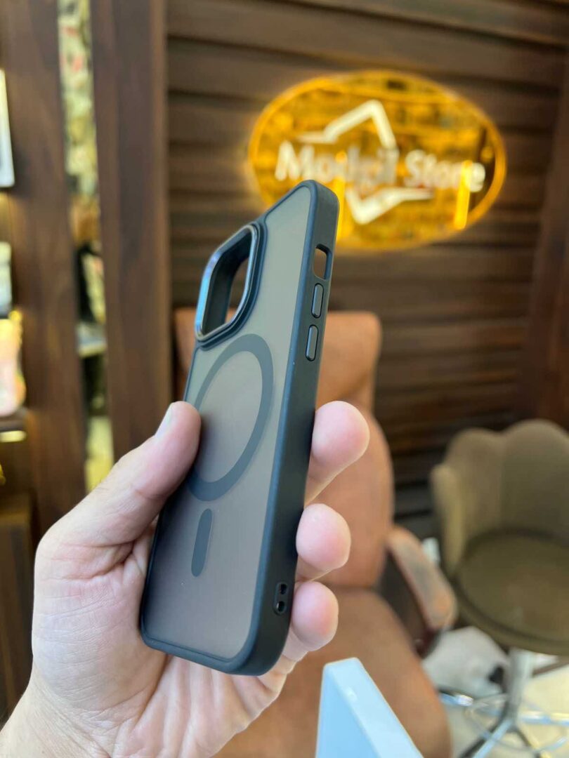 Mag-safe case with camera protector - Image 2