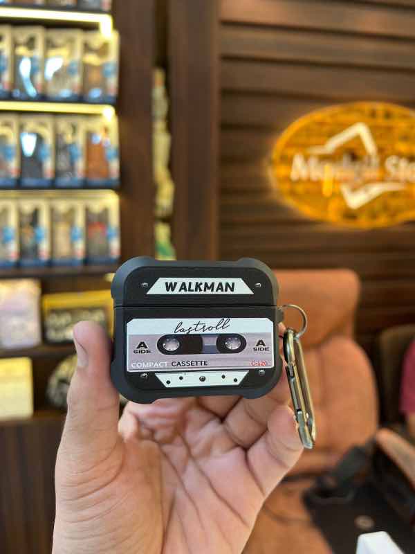 Magnetic hardshell series cassette AirPod case