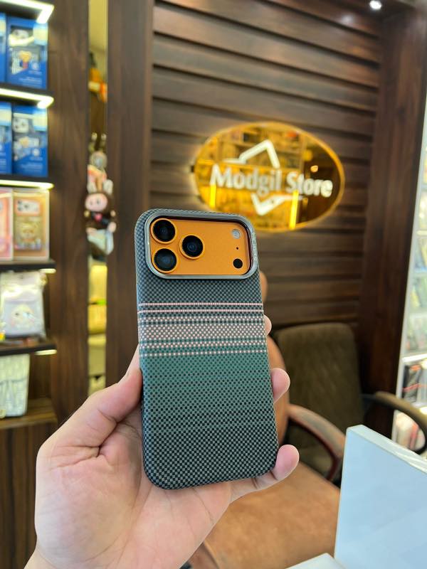 Hunter green Kevlar mag-safe case with stand