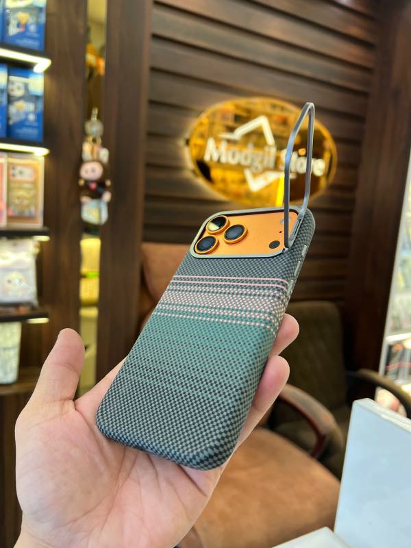 Hunter green Kevlar mag-safe case with stand - Image 2