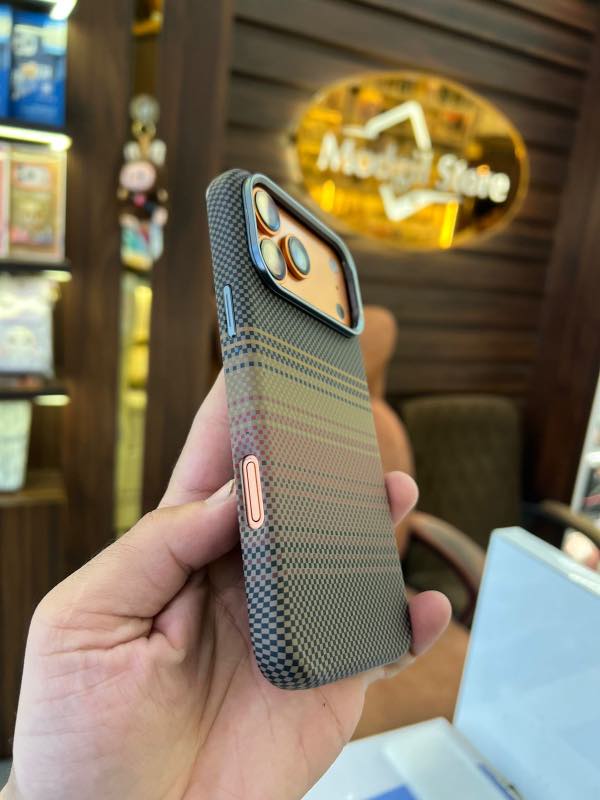 Kevlar brown mag-safe case with stand - Image 3