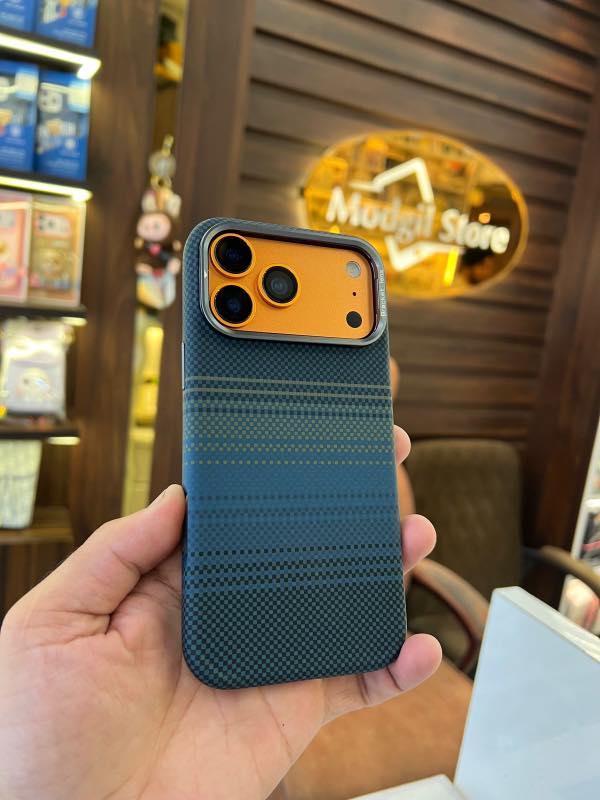 Blue kevlar mag-safe case with stand