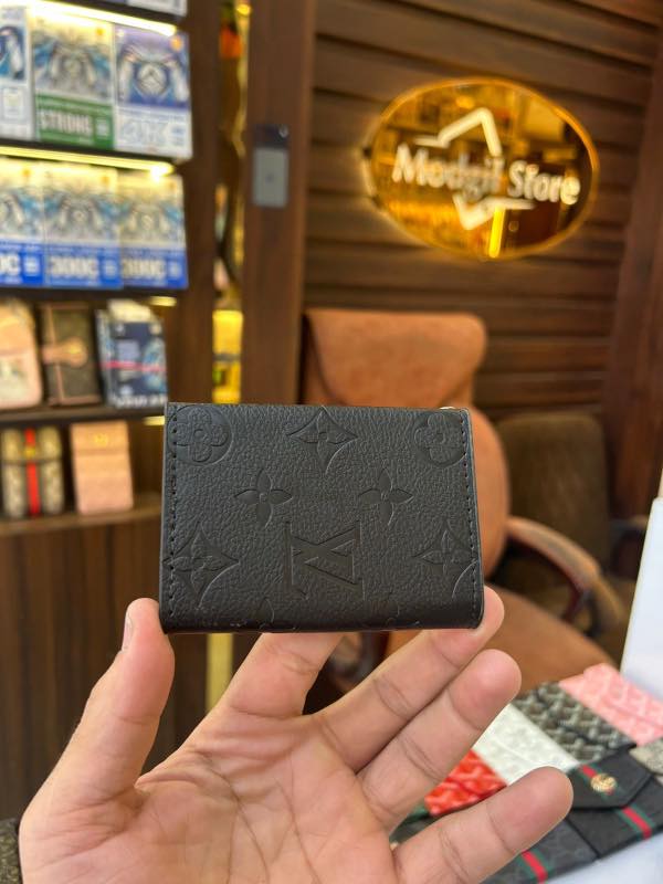 LL.V embossed card holder - Image 3