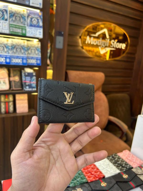 LL.V embossed card holder