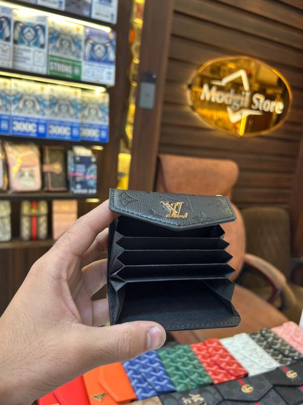 LL.V embossed card holder - Image 2