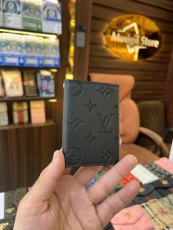 LL.V embossed card holder - Image 4