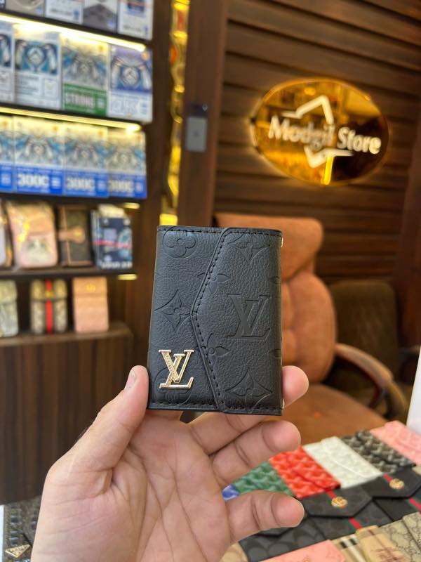 LL.V embossed card holder