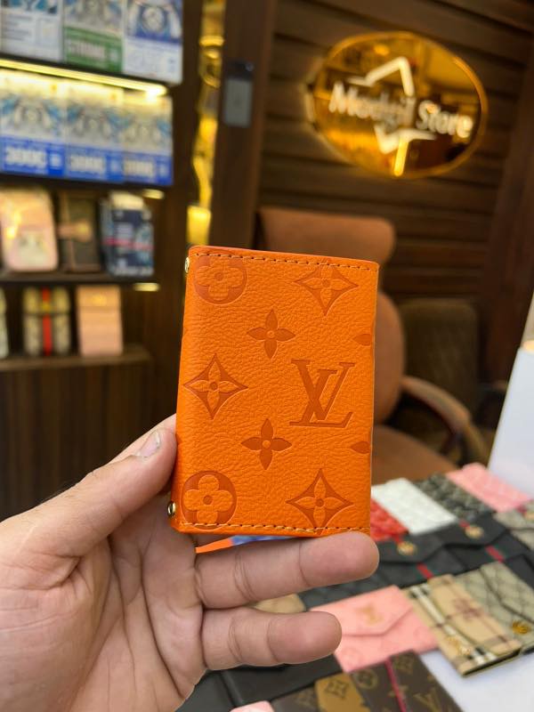 LL.V card holder embossed - Image 3