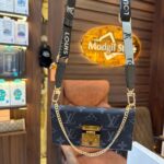 LL.V leather sling case (Black)
